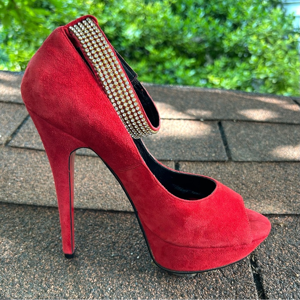 *One-Of-A-Kind* Heels w/ Accessories SET